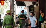 Công an Hà Nội tuần tra, lập biên bản xử phạt người không đeo khẩu trang